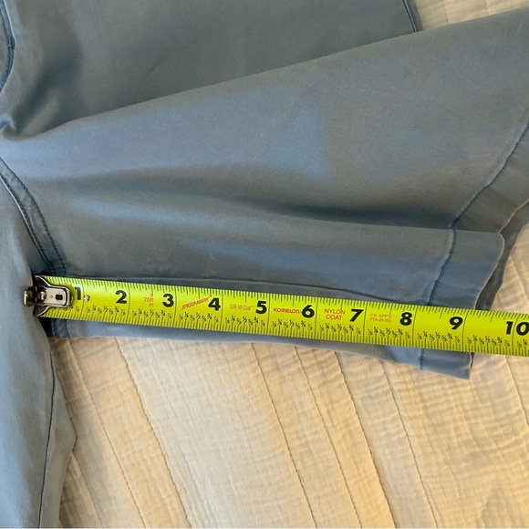 Tommy Bahama Port Side Blue Boracay 9” Shorts. Size 34. - Picture 12 of 12